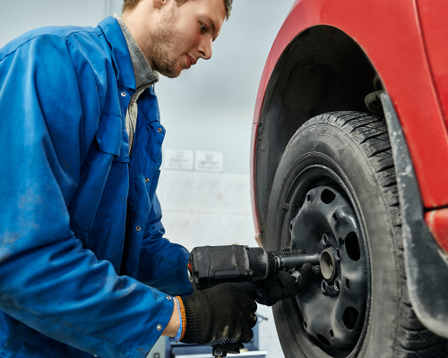 auto-mechanic-tire